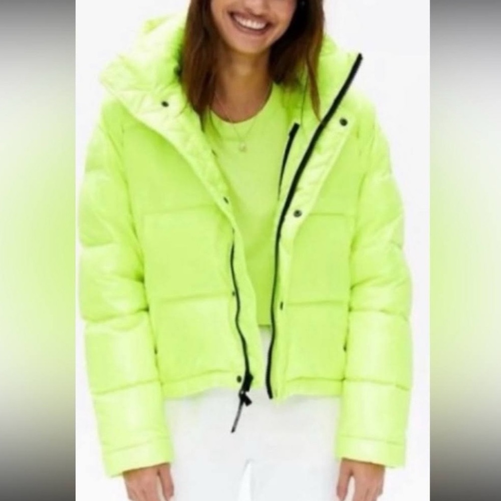 Aritzia Tna Super Puff Shorty in Neon Sunray Size XS worn once - great condition